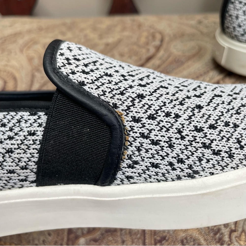 Vince Blair Black & White Pattern Slip On Sneakers Cushioned Comfort Size 7.5 - Picture 8 of 15